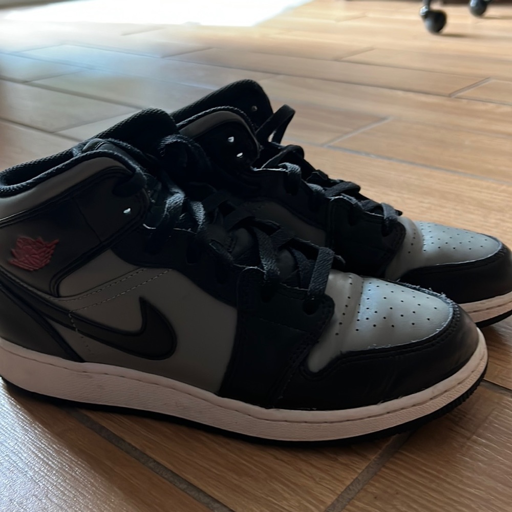 Air Jordan 1 Mid Shadow Red